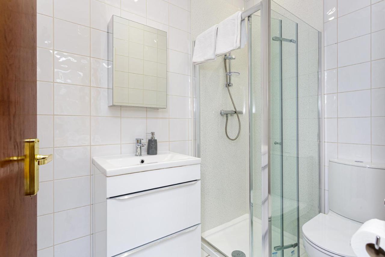 Luxury Granada Apartments - 1 & 2 Bed Flats W Free Parking Perfect For Contractors, Students Near The Beach Πόρτσμουθ Δωμάτιο φωτογραφία
